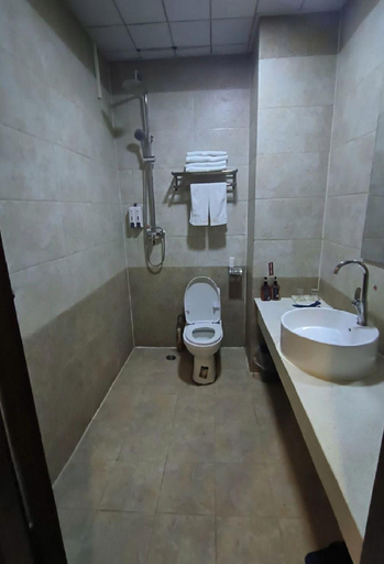 Bathroom 5, Tian Cheng Business Hotel, Chifeng