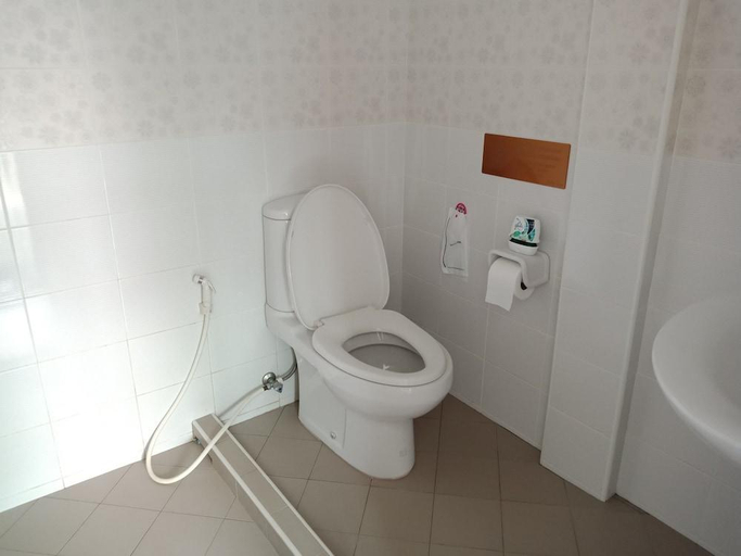 Bathroom 4, Baan Hai Bangsaray, Sattahip
