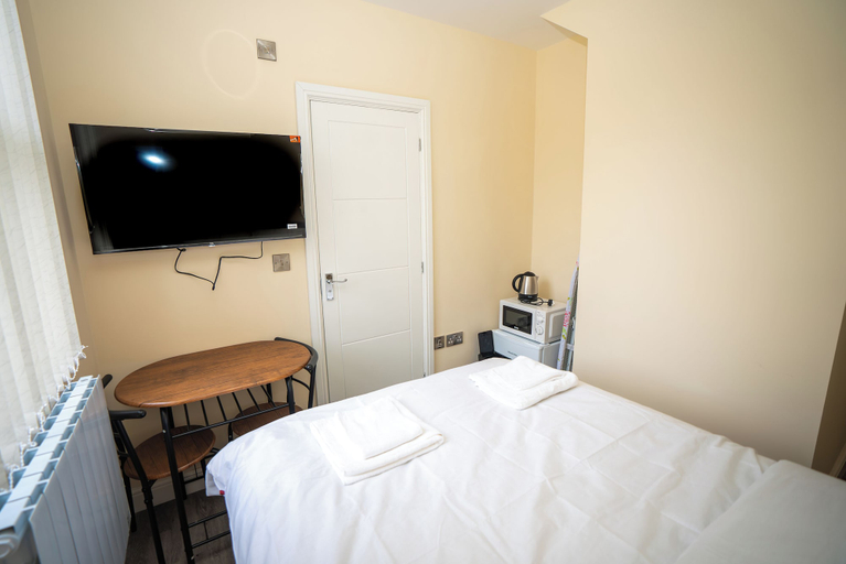 Room 2, Park View, Leicester