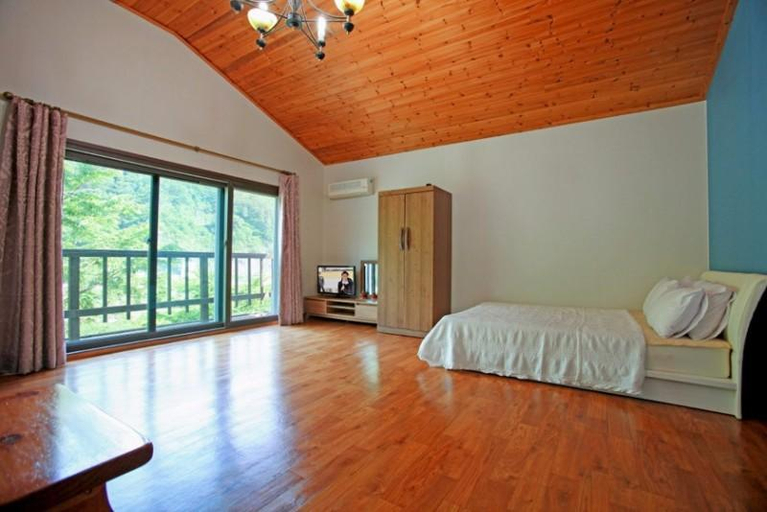 Bedroom 2, Danyang sky garden pension, Danyang