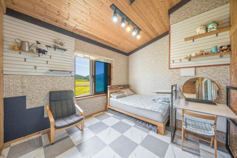 Others 5, Geochang Deokyu Gongbang Pension (Pine Room), Geochang