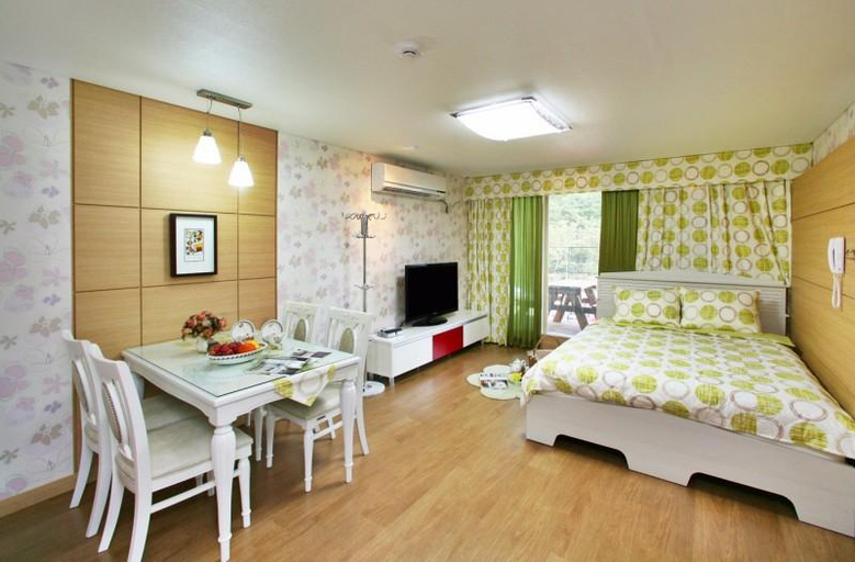 Others 2, Daebudo Sionville Pension, Hwaseong