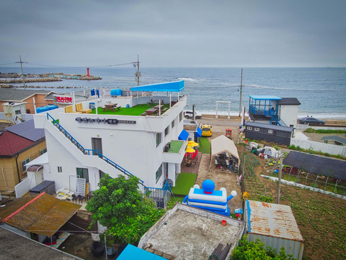 Others 4, Pohang Childless Sea Pension, Pohang