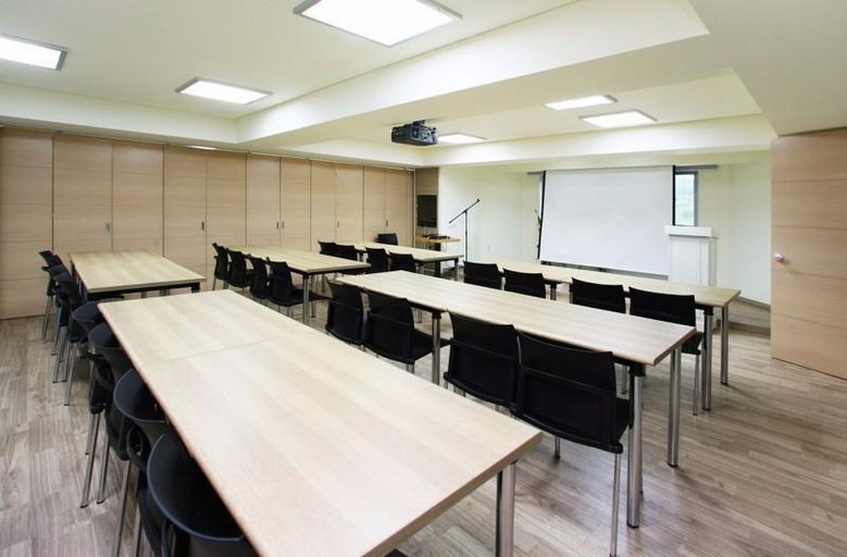 Others 4, Daebudo Sionville Pension, Hwaseong