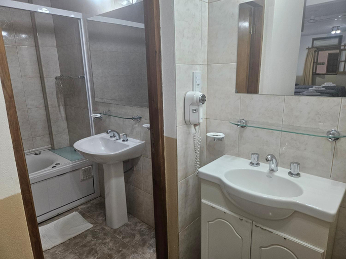 Others 3, Hotel Avenida, General Alvear