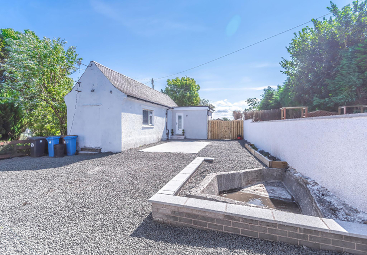 Others 3, Lovely 1-bed Cottage in Kelty With Hot Tub, Fife