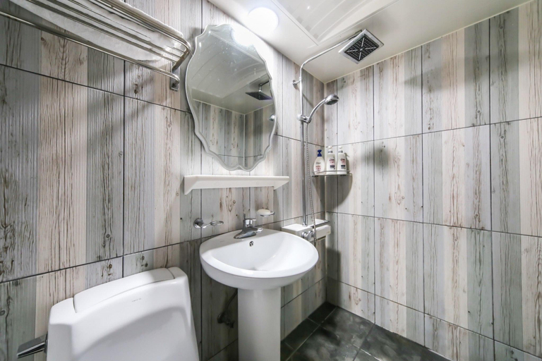 Bathroom, Daegu Duryu Athens, Buk