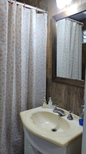 Bathroom, La Posada del Sol, Luján