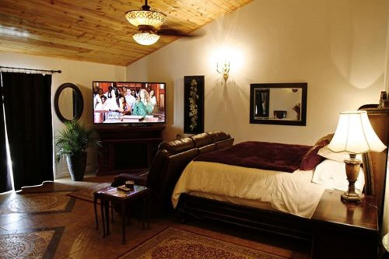 Bedroom 1, Echo Canyon Spa Resort (Adults Only), Murray