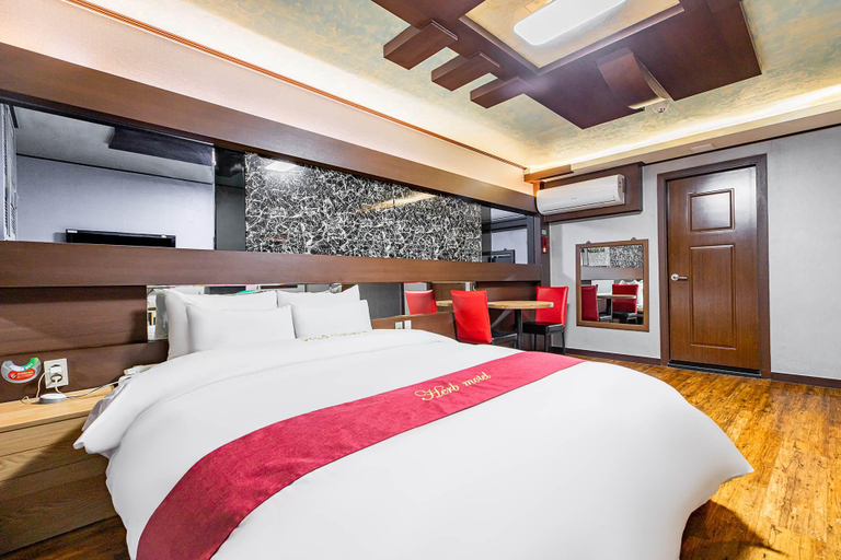 Bedroom 4, Suwon (Paldalmun) Herb, Suwon