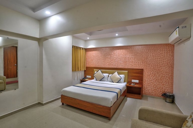 Room 4, Hotel Saineel Residency, Mumbai Suburban