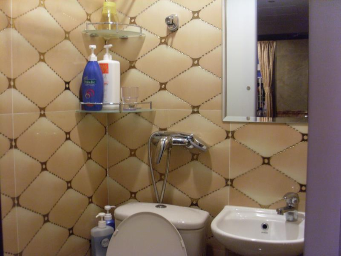 Bathroom 5, Wang Kei Hostel, Kowloon