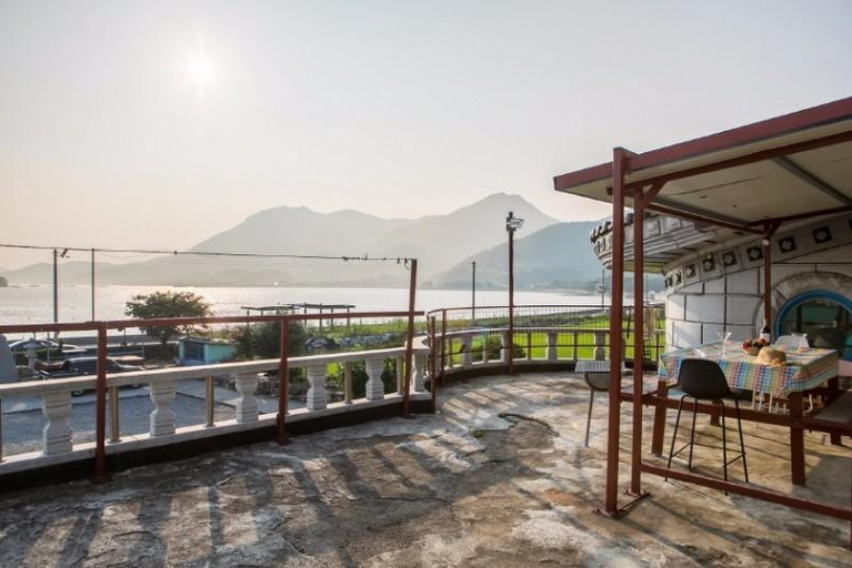 Others 3, Namhae Badatga Byeoljang Pension, Namhae