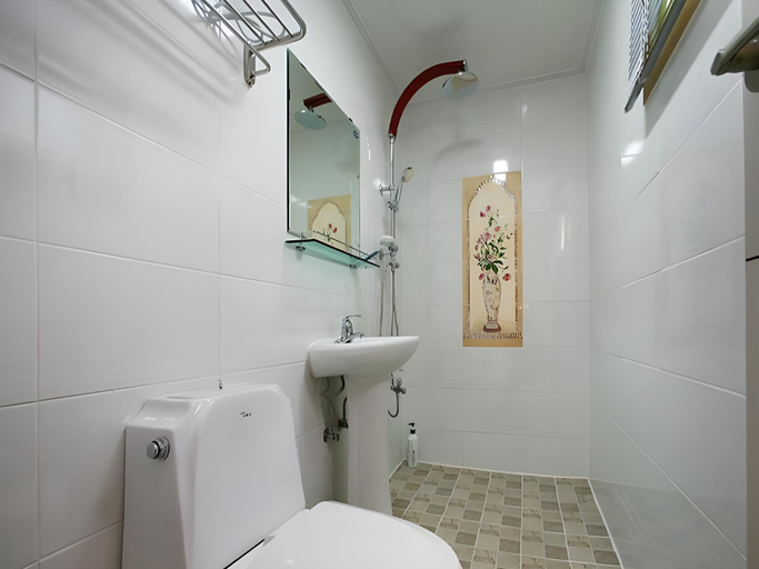 Bathroom, Hanuri Pension, Namhae