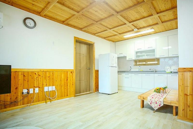 Others 3, Hwayang Gyegok Domyeongsan Pension, Goesan