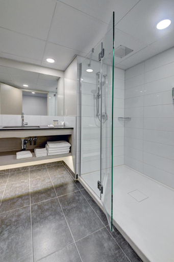 Bathroom 4, Hotel Universel, Centre de congres Riviere-Du-Loup, Rivière-du-Loup