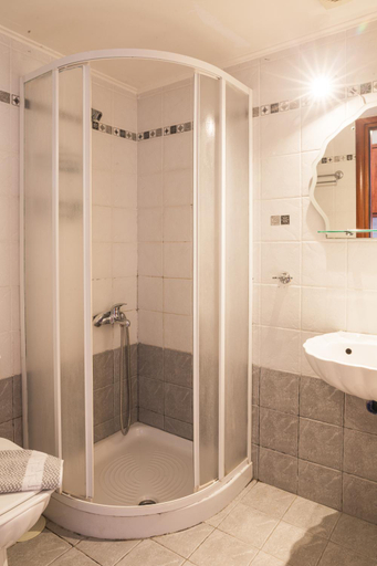 Bathroom 3, Gorgones, sea-front, great view, Peloponnese