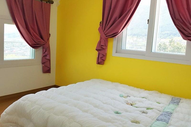 Bedroom, Namhae Gana Pension, Namhae