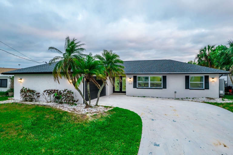 Exterior 4, Harbor Island - 4900 Shoreview Ct 3 Bedroom Home, Pasco