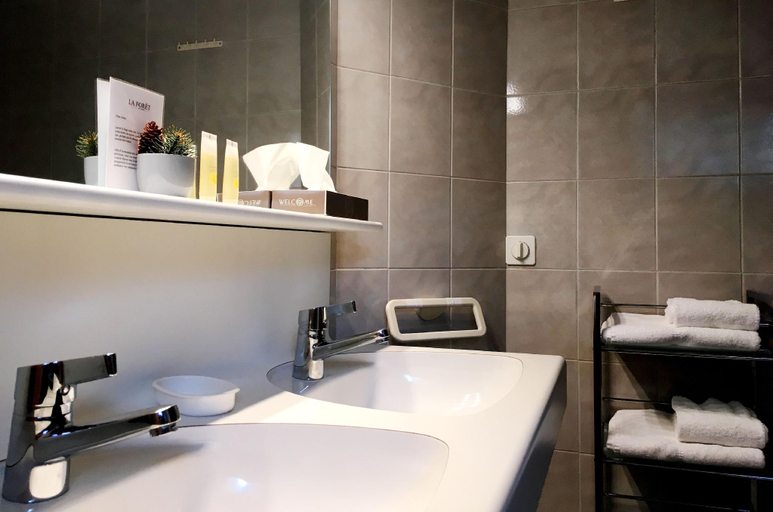 Bathroom, Hôtel Résidence de la Forêt, Sierre