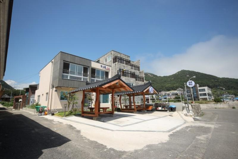 Exterior & Views 1, Pohang Haru Pension, Yeongdeok