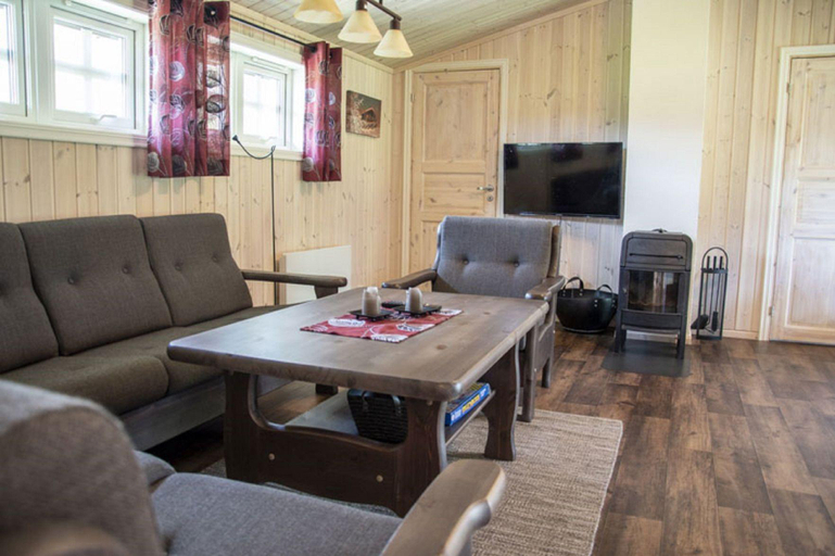 Others 4, Roste Hyttetun og Camping, Os