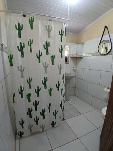 Bathroom 2, Pousada Unidos, Cruz