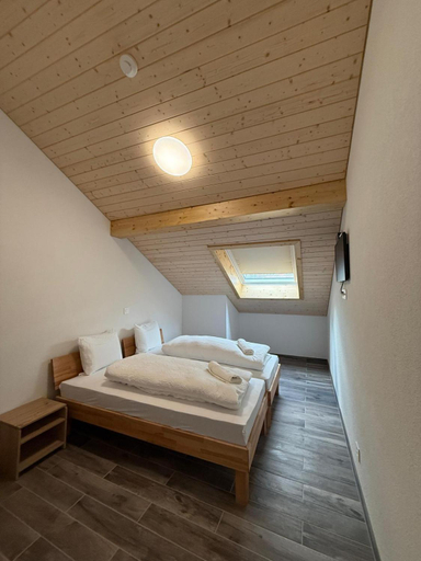 Bedroom 2, Hotel Kreuz, Interlaken