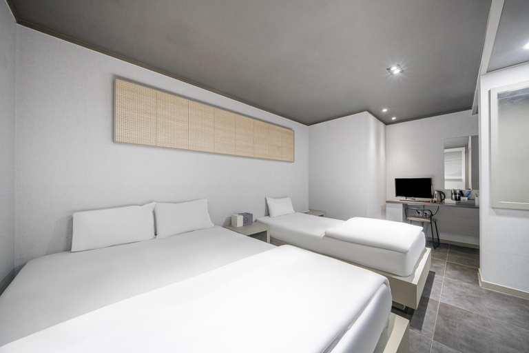 Bedroom 4, Daegu Bonridong Lovely Hotel, Buk