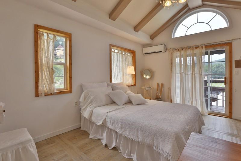 Bedroom 5, Gyeongju Tenderness Pension, Gyeongju