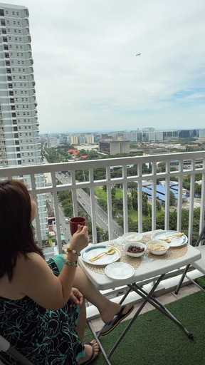 Others 5, Spectacular Manila View 1 Bedroom Condo Prime Location near PICC, MOA,DFA,World Trade Center, Pasay City