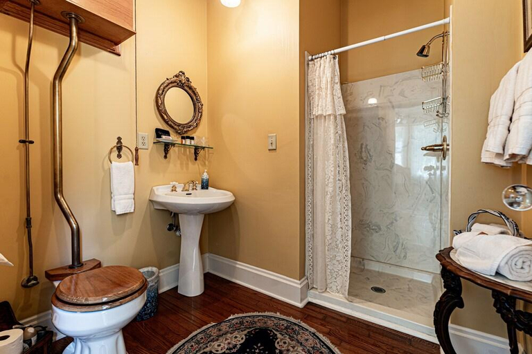 Bathroom 4, Vrooman Mansion Bloomington, McLean
