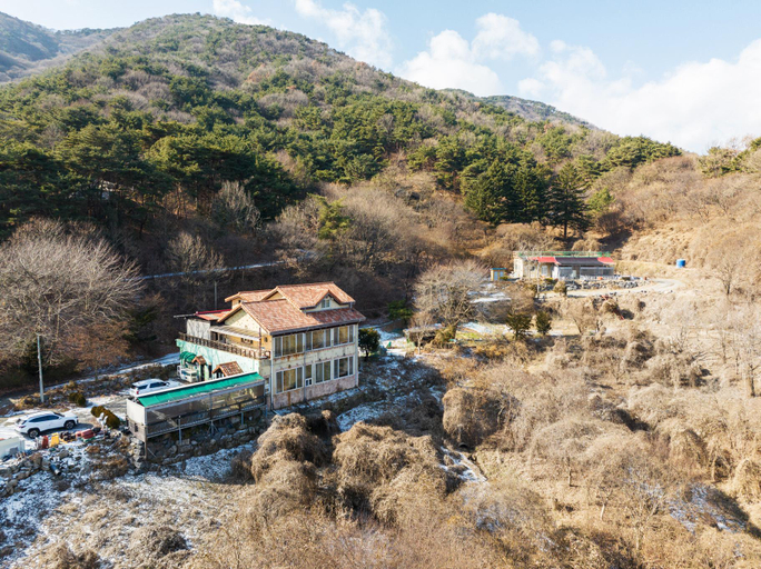 Exterior & Views 1, Yesan Bongsusan Forest Pension, Yesan