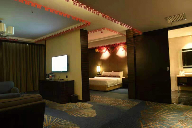 Bedroom 2, Golden Furong Hotel, Yan'an