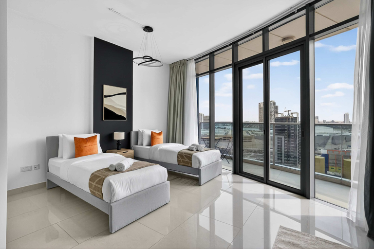 Room 2, Silkhaus Premium 2bdr in Julphar Near Reem Park, Abu Dhabi City