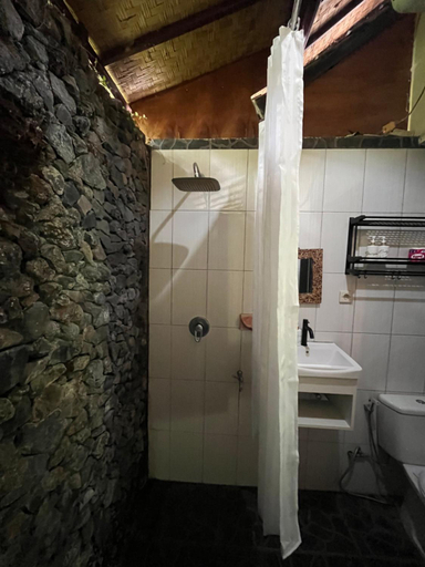 Bathroom 3, Khrisna Hs and Cottages, Karangasem
