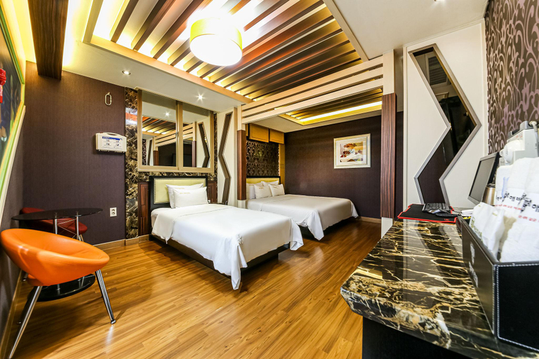 Bedroom 2, Jinju Hotel Beach, Jinju