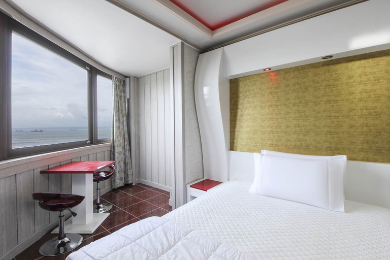 Bedroom 2, Pohang Yeongildae Dolphins Motel, Pohang
