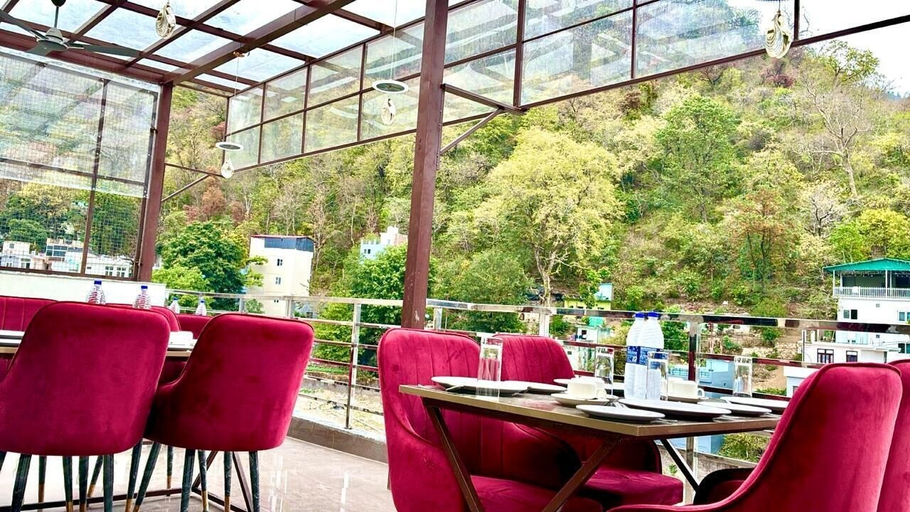 Outdoor dining 5, SUNBURRY HOTEL TAPOVAN RISHIKESH, Garhwal