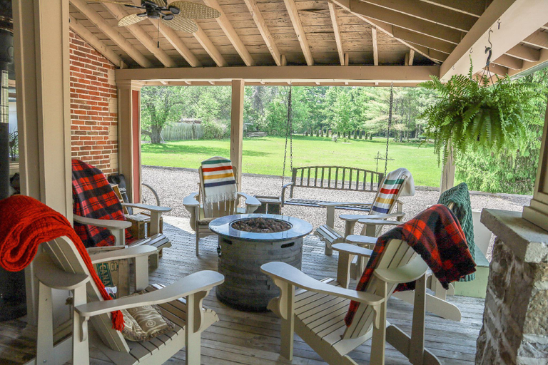 Food & Drinks, The Saucy Willow Inn and Cottages, Kawartha Lakes
