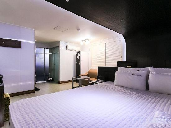 Others 3, Wa Motel Yangsan, Yangsan