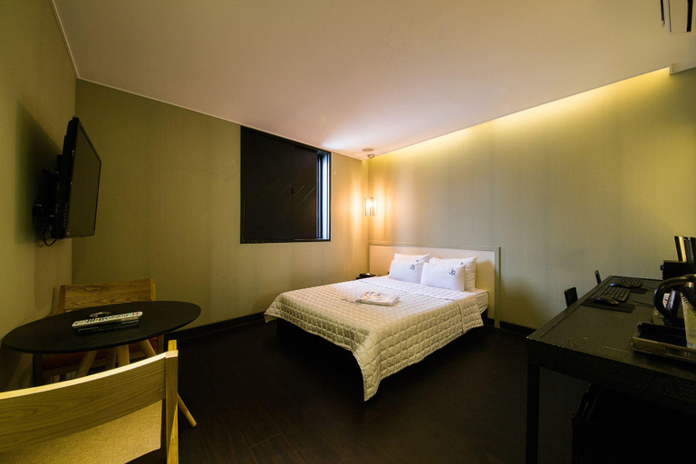 Bedroom 3, Busan Dadaepo Yuwol, Saha