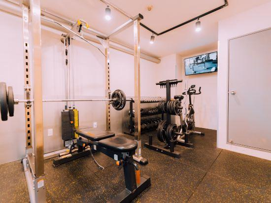 3, Minimalist Loft 3: Namba Compact Studio & 24/7 Gym, Osaka