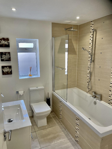 Bathroom 2, Four Corners Holiday Home Hot Tub & Sauna, Dorset