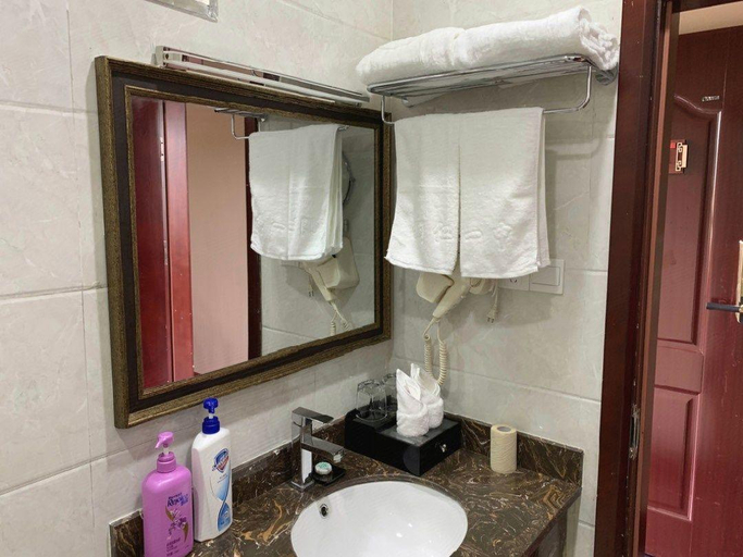 Bathroom 3, Tongren Luyangju Hotel, Tongren