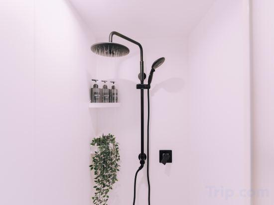 3, Minimalist Loft 8: Namba Compact Studio & 24/7 Gym, Osaka