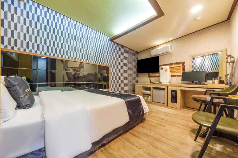Bedroom 3, Jecheon Imperial Motel, Jecheon