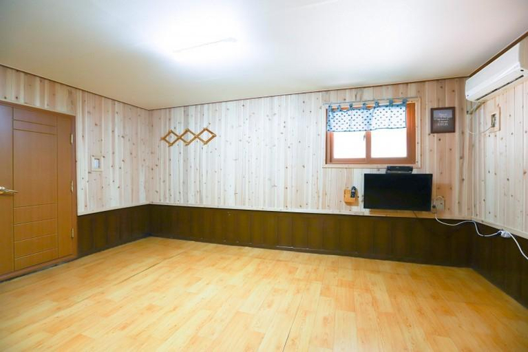 Others 4, Taean Haesolnuri Pension, Taean