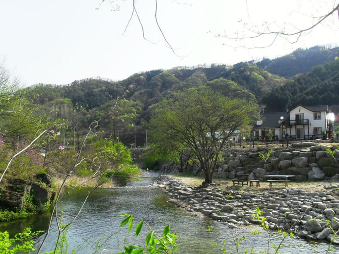 Others 3, Hwacheon Paprika Pension Red, Cheorwon