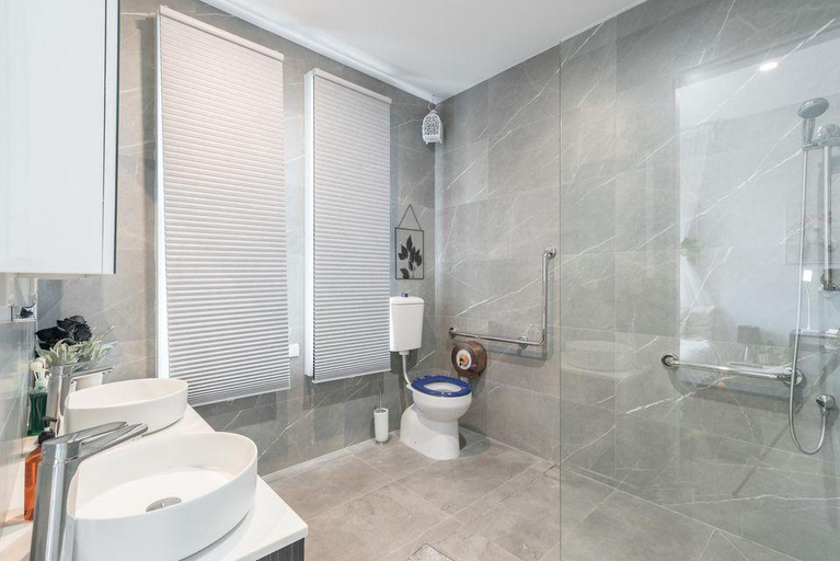 Bathroom, 1 Private Double Room in Sydney CBD Near Train UTS DarlingHar&ICC&Chinatown with ensuite - ROOM ONLY, Sydney